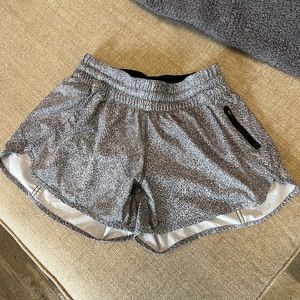 Lululemon Tracker Short V 4” Size 8